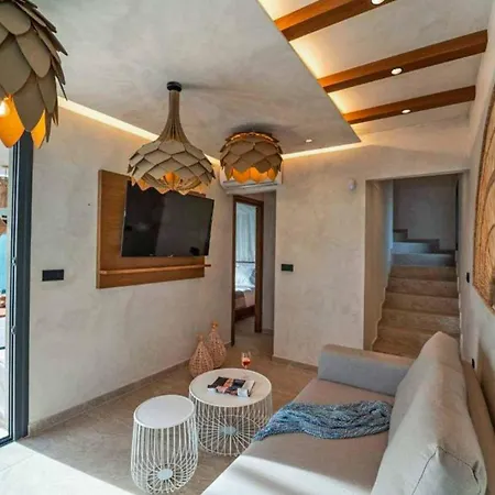 Virginia Villa